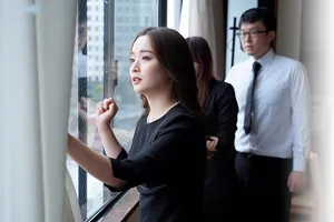 Chồng yêu mất 3 năm, mẹ kế trẻ tìm đến con ông chồng giải tỏa thiếu thốn