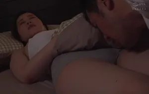 3 ngày anh xã đi công chuyện, cô vợ ở nhà nữa đêm bị bố ông chồng mò vào phòng
