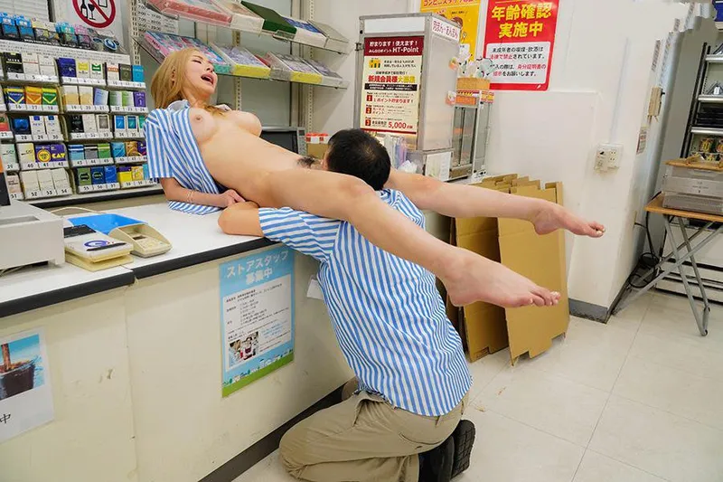 Anh cấp trên tống tình trân châu ngổ ngáo của chủ cửa hàng tiện lợi
