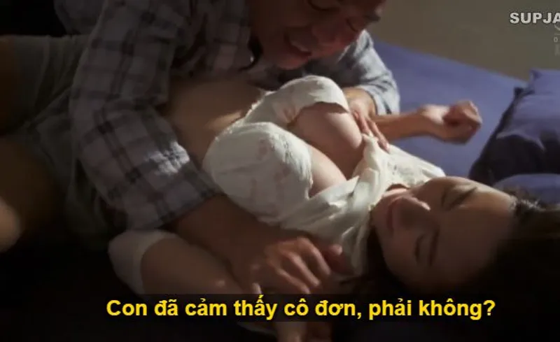 Thấy con trai mãi mê công việc để bạn gái của con trai cô đơn, bố ông xã làm liều đè chịch con dâu